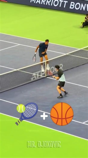 🎾+🏀 Federer hits Slam Dunk Smash! #federer