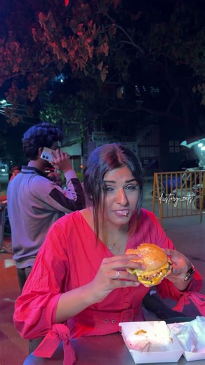 Trying the VIRAL Alien Burger in Chennai! 👽🍔 | Huge Crowd!