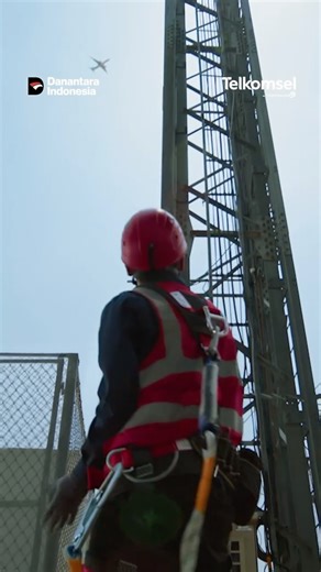 Garuda Indonesia | The Airline of Indonesia on Instagram: "Melayani Sepenuh Hati adalah komitmen kami dalam mentransformasikan layanan bangsa yang berlandaskan empati dan kerendahan hati. Kami bertekad untuk mewujudkan janji di atas dengan memberikan pelayanan dan fasilitas publik yang terbaik. Garuda Indonesia Group berjanji #MelayaniSepenuhHati ---- Serving with heart is our commitment to transform public service through empathy and humility. We strive to honor this promise by delivering the v