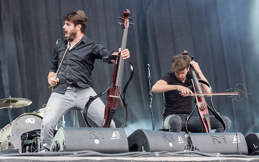 【劲爆大提琴二重奏 23首合辑】2CELLOS古典与流行的顶尖对决，提琴双杰技术高超，曲风前卫现代化。