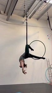 #hoopday Who is going to give this one a try?! Hopefully this gives you a little inspiration if you’re a hooper (or thinking about becoming one 😉). Jen’s hoop sequence: Reverse figure 4 Drive through roll to hip hang Come and join our wonderful hoop community, we’ve got classes every week on: Wednesday evenings, 6:45pm – 8:15pm Saturday mornings, 11:15am – 12:45pm It doesn’t matter if you are new to hoop or if you have years of experience, we have the hoop class for you! | My Aerial Home