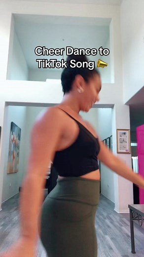 Perfect hype song #cheerleading #cheerleadersoftiktok #sidelinecheer #sidelinedancers #easydance