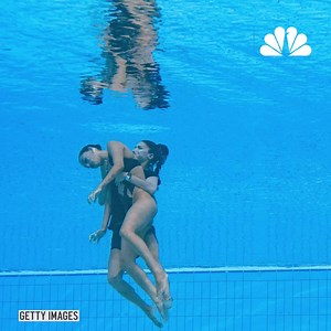 United States swim coach Andrea Fuentes jumped in fully clothed to save two-time Olympic artistic swimmer Anita Alvarez after she fainted in a pool. Watch ➡️ https://on.nbcdfw.com/0lOjfQ3 | NBC DFW