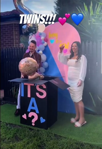 TWINS GENDER REVEAL!! IT’S A….💕💙 CONGRATS!!!🙌🏼 Credit: DM FOR CREDIT