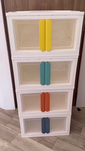 Minimalist Space Saver Storage Bins🎁🗄 🗃【Foldable & Quick Installation】 Foldable storage box you can assemble with a very simple way within 30 seconds. When you don't need it, you can be fold it to save space.🗃【Stackable & Durable】 The stackable storage bins are made of durable and heavy-duty PP material, which is sturdy and durable. Stack as many bins as you want to storage a lot of stuff. 🗃【Clear Door and Two Opening Ways】 The white storage bins with lids is able to open in two ways. You c