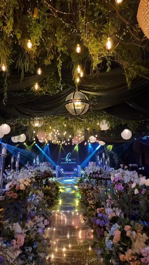 106 reactions · 5 comments | Straight out of a fairytale - AJ & #HWBRIDE Mira’s Secret Garden-themed wedding. 鹿請 #heavenlyweddings #weddingsincebu | Heavenly Weddings Cebu | Facebook