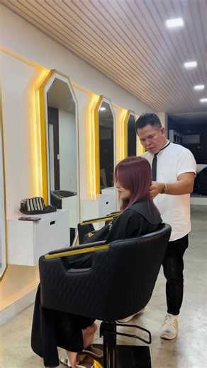 Pagkakataon Si Crush Nagpa Haircut. ✂️😘 #tiktokviral #hecktorsalon #tiktokph #salonviral #haircut #faceframing #viralvideo #layeredhaircut WALK-IN’s Are Welcome. We Are Open Everyday. 💇‍♀️✂️💅👌 💇‍♀️Ground Floor Promenade, Greenhills San Juan City 📲 09665339613 💇‍♀️29 President Avenue Bf Homes, Paranaque City 📲 0954487 6088 💇‍♀️EB Town Center, San Jose Del Monte Bulacan. 📲09451294402 💇‍♀️47 Scout Torillo Brgy. South Triangle Quezon City. 📲09958457161
