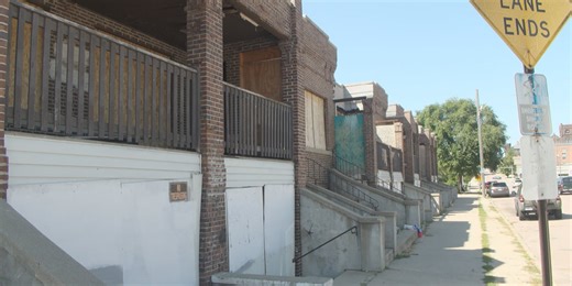 City council agrees to delay demolition of downtown apartments
