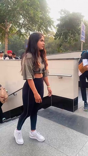 1.5M views · 10K reactions | Public reaction ❤️ #viralreels #reelsvideo #reelsfb #reelsviral #stuntman #lifestyle #designersarees #stunt #flip #India #love #public #publication #reaction #entertainment ❤️❤️❤️ | Mishu Ry | Facebook