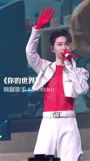 Feel the empowering energy of 《你的世界》live🔥 Lennerd’s stunning vocal performance, from steady verses to triumphant emotional peaks. Catch this inspiring live moment only at HaveFun Live Show. 📅 Book your spot now 👇 🔗 https://www.havefunliveshow.com/sg #havefunliveshow #嗨翻liveshow #bugis #sgnightlife