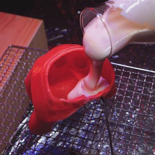 1.5M views · 4.8K reactions | The Most Iconic Spooky Hand in Halloween Decor | 5-Minute Crafts Family | Facebook