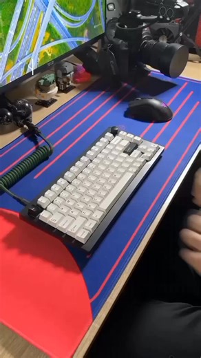 Your phone can do THIS?! This app turns your screen into liquid… and it follows your finger. #PhoneTips