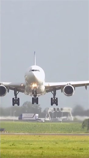 Airbus A340-600 go around executing missed approach procedure (MAP) #aviation #airbusa340 #goaround