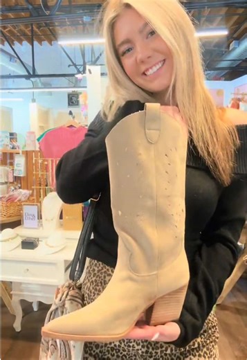 Try on Haul from @1994 Boutique ⭐️ Amazing outfits perfect for the holiday season☺️❤️ Outfit 1: Beige Sweater & Jeans   White see through Shoulder Bag Outfit 2: Red Sweater & Black Leather Flare Pants Outfit 3: Black off the Shoulder Top & Cheetah Skirt   Tan high Bloots Outfit 4: Tan Overall Dress   Tan heels Outfit 5: Black see-through Shoulder Bag 📍 1941 E 7th St, Charlotte, NC 28204 ⏰ Hours: Sun–Thu: 11 AM – 7 PM Fri & Sat: 10 AM – 8 PM 📞 704-267-1509 📧 localfocalcharlotte@gmail.com 💙 Se