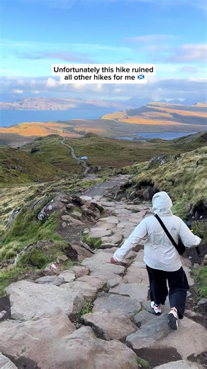 Old Man of Storr ⛰️ | Isle of Skye, Scotland One of Skye’s most iconic hikes, featuring dramatic rock pinnacles and sweeping views over the Sound of Raasay. Short but steep, and absolutely worth it. 📍 Location: Trotternish Ridge, Isle of Skye 🥾 Distance: ~3.8 km / 2.4 miles (round trip) ⏱️ Time: 1.5–2.5 hours ⬆️ Elevation Gain: ~300 m / 980 ft ⚡ Difficulty: Moderate (steep sections, rocky terrain) 🌦️ Best Tip: Weather changes fast—bring layers and sturdy shoes ✨ Sunrise and sunset offer the m