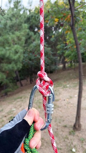 Quick Mid-Line Carabiner Hitch: Zero-Slip Instant Anchor! 🔴⚪️⚙️