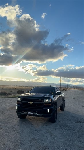 DRIZZZY86💰 on Instagram: "Z71™️ . . . . . . #dirtkingfabrication #z71silverado #todoterreno #chevysilverado #silveradonation #fyp: #z71 #4x4offroad #liftedtrucks #bajadesigns #methodracewheels #bfgoodrichko2 #35s #explorepage✨ #chevysilverado #cheyenne #singlecabchevy #crewcabmafia #fyp #mishimoto #sbintake #howdoesshelookgm #faketaxi #generalmotors #kmcwheels #todoterreno #offroad"