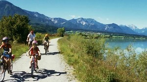 🗻☀️ Rosental Rož ☀️🗻 Dit is de zuidelijkste camping van Oostenrijk, midden in de ongerepte natuur. Een omgeving die voor de sportieve en natuurliefhebbende kampeerder een waar paradijs is! 👉🏻 Hier verveel je je nooit: http://ow.ly/PGrR30hlcQP | Campingnavigator