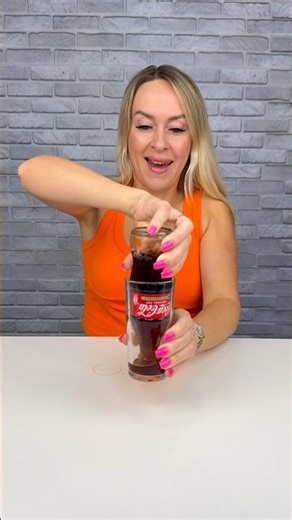 Pouring Coke FAIL vs Life Hack!