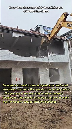 Heavy Duty Excavator Safely Demolishing An Old Two Story House