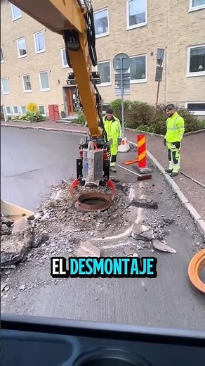 This is the easiest way to change a manhole cover! 🤯⚙️