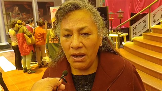 _"HOY LOS PADRES SON DE ALGODÓN Y LOS HIJOS DE CRISTAL" Es la profesora, Maria Eva Aguilar Llano, con 33 años de experiencia en el nivel secundario, responde a la pregunta de cuanto cambiaron los estudiantes de antes con los de hoy y su respuesta fue que los padres cambiaron y no los alumnos. Hoy los padres son de algodón y sus hijos de cristal. red social nacional. | Noticiero Popular Leonardo Informa