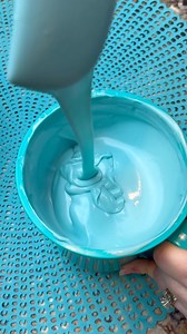 I find that #candymelts are difficult to smoothly melt without some kind of thinning agent. I like to use #coconutoil in mine if there are no allergies. If there are, I will mix #merckenschocolate or #callebautchocolate with them to help with a more fluid consistency. Love how this dip turned out! #thanksforwatching #chocolatecoveredstrawberries #dippedstrawberries🍓🍓 #dippedberries #dippedtreats #melting #sweettreats #strawberries #treatmaker #howto #tutorials #helpfultips #desserts #dippedstr