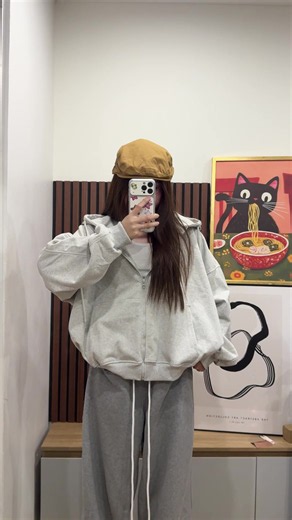 Áo Hoodie Zip Nam: Phong Cách & Chất Liệu Thịnh Hành