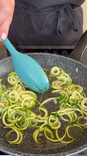 CHICKEN STRIPS WITH ZUCCHINI