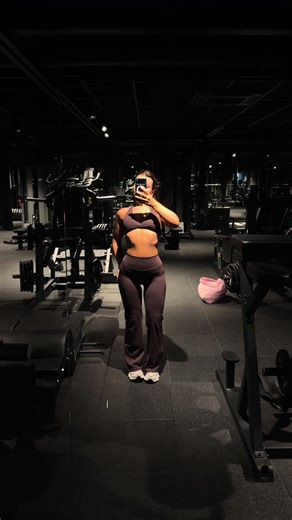 took some time off but we are so back 🫡 #gym #gluteworkout #fyp