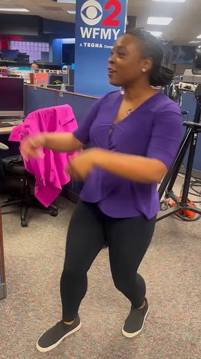 More commercial break shenanigans. Spitting straight bars before the 9am 🔥🔥🎤🎶 | Lauren Coleman