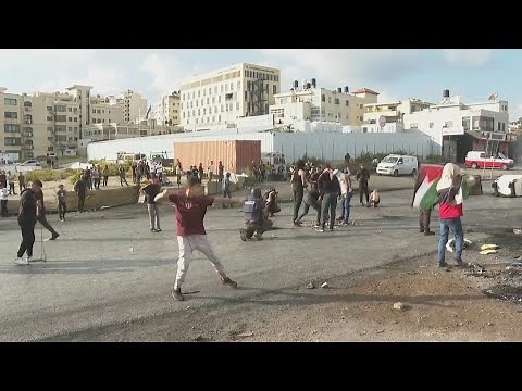 Palestinians throw stones at Israeli forces in West Bank | AFP