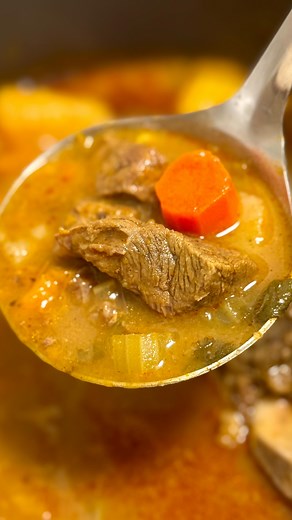Sopa de Res | Beef Soup Puerto Rican beef soup is a traditional Caribbean soup made with tender beef and root vegetables. It hits every time! Comment BEEF SOUP for the recipe! •••••••••••••••••••••••••••• Sopa de Res Esta sopa es tradicional en el Caribe. Comenta SOPA DE RES y te mando la receta. Ya tu sabe. #sopaderes #beefsoup #puertoricansoup #soupszn #madewithsazon how to make beef soup, sopa de res receta, recetas caseras, recetas Puertorriqueñas | Made With Sazón
