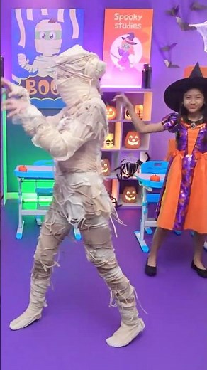 Mummy Surprise at School – Funny Halloween Dance!