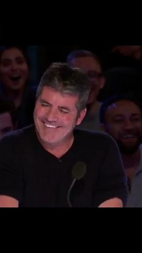 Daniel Ferguson Mocks Simon with Cake by the Ocean