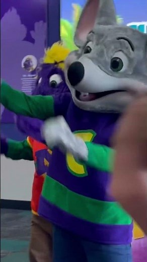 🧀🎧 Chuck E. Cheese & DJ Munch Dance to “Big Guy” by Ice Spice | SpongeBob Movie Mashup 💛🕺#shorts