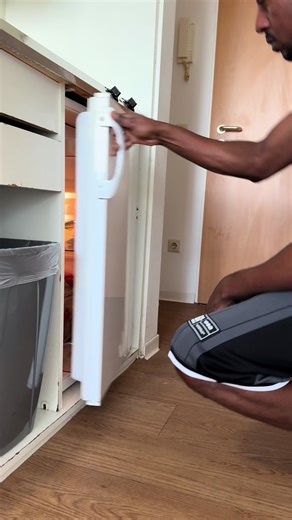 Deep Cleaning My Fridge: A Step-by-Step Guide