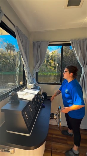 First-timers 👋 Before you leave, our team shows you how to operate your rental so you feel confident at the helm. We also help you plan your river adventure — from where to anchor to which stretches of the St. Johns River fit the kind of trip you want! 🎣🤿🛶 Guests can always stay docked and relax at our full-service, riverfront marina 🌴 Here’s what to know before you go: • Main operator must be 25 • Anyone born after 1988 must complete Florida’s free boating safety course through BoatUS • A 