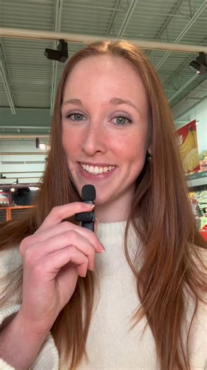 Day 8: January Seasonal Produce 🥕🍊 In-season produce tastes better AND packs more nutrients. 🤜🤛 Here’s a look at the fruits and veggies that are freshest in January. These are perfect for restocking staples or trying something new! #pricecutter #seasonalproduce #inseasonproduce #inseason #seasonal #produce #newyearfreshhabits #grocerystore #groceryshopping #nutrition #healthyeating #healthy #newyear #local #localbusiness #localemployees #localgrocer | Price Cutter