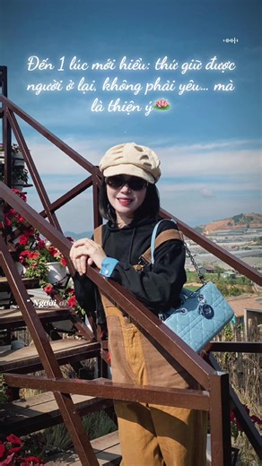 Đến 1 lúc mới hiểu: thứ giữ được người ở lại, không phải yêu… mà là thiện ý🪷☘️Người này, nếu gặp được, đừng buông tay. Rất nhiều người nghĩ rằng: muốn ở bên nhau lâu dài thì phải yêu thật nhiều, phải hợp tính, phải có chung sở thích. Nhưng sự thật thì không phải vậy. Những mối quan hệ đi được đến cuối, thứ giữ họ lại không phải là tình yêu, mà là thiện ý dành cho nhau. Đây không phải cảm tính. Đó là kết luận của nhà tâm lý học John Gottman, sau 40 năm quan sát hàng ngàn cặp đôi. Bởi vì: • Yêu n