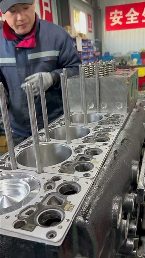 HOWO 371 Engine — Cylinder Head Installation