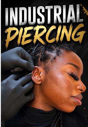 😍😍 Wir piercen heute ein Industrialpiercing mit einem klassischen Titanstecker 😍 Gepierct im Royal Skin Piercingstudio. . . #piercing #industrialpiercing #earpiercing #pierced #beauty