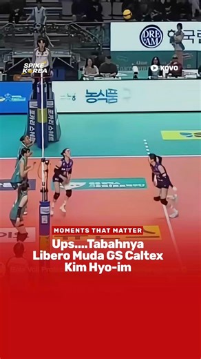 Kim Hyo Im Kena Headshot🔥🔥 Libero berusia 19 tahun GS Caltex Kim Hyo-im sangat tabah dan malah tertawa, setelah mukanya kena bola keras spike dari Jeong Yoon-ju. Kim Hyo-im, pemain muda potensial lulusan SMA Putri Seonmyeong yang terpilih dalam Draft Pemain Baru Putri Federasi Bola Voli Korea (KOVO) 2025-2026. #spikekorea #koreanculture #southkorea #koreaLife #koreanlifestyle #koreantrends #koreacontent #trendingnow #volleyball #volley | Spike Korea