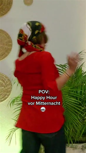Promis unter Palmen - Hüften schwingen bei SAT.1