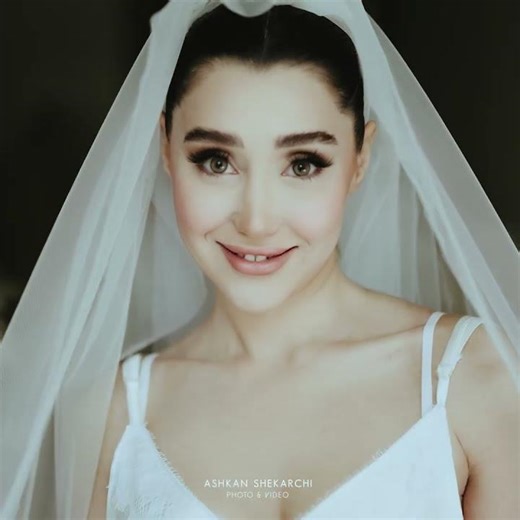 a beautiful iranian bride With luxury "با موزیک "زن زیبا ویگن