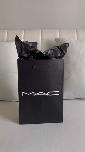 Newly Remastered Mac Studio Fix Fluid SPF 15 Foundation Review