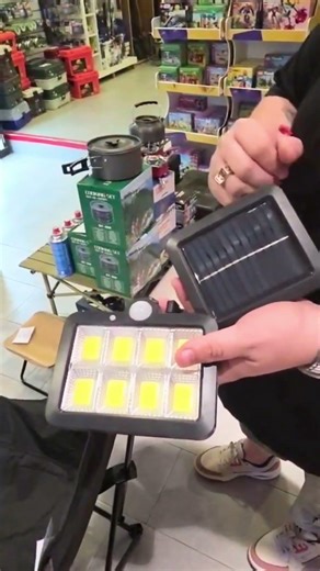 Foco Solar Led 100 Leds Sensor Movimiento Control Exterior Panel 30w