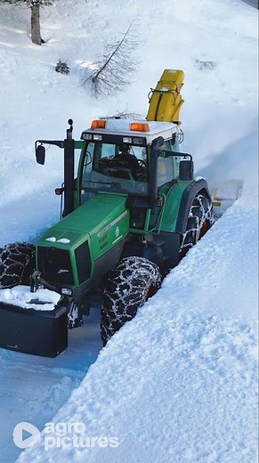 Fendt Favorit 926 Vario in extreme winter service with XXL snow blower #agropictures