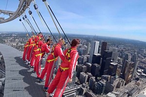CN Tower Edgewalk (Toronto)- what's it REALLY like?