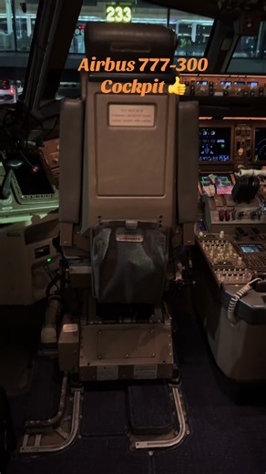 Inside Cockpit airbus 777